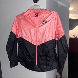 Women’s Nike wind breaker